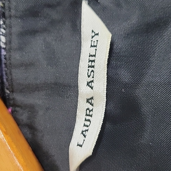 Laura Ashley Velvet Women's Size Large Jacket. One Hook At Bottom Missing. - Picture 4 of 16